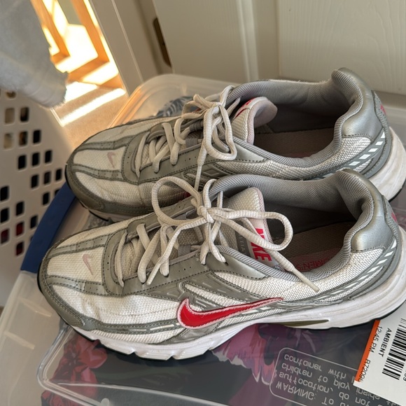 Nike Gray and pink Sneakers - Picture 8 of 10